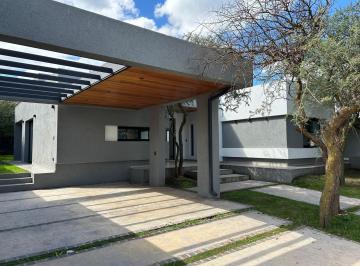 Casa · 185m² · 5 Ambientes · 2 Cocheras · Venta Casa en Las Cañitas a Estrenar 2 Dorm. Apta Credito