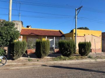 Casa de 4 ambientes, Carmen de Patagones · Casa en Venta C/ Cochera en Stroeder