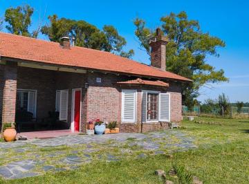 Casa · 167m² · 6 Ambientes · 1 Cochera · Casa en Venta - 4 Dorm. 3 Baños - Saladillo