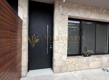 Casa · 246m² · 3 Ambientes · 1 Cochera · Casa Dúplex en Venta en Morón, G. B. a. Zona Oeste, Argentina