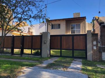 Casa · 74m² · 2 Dormitorios · Casas en El Centro de Funes - 2 Dorm.