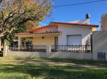Casa · 89m² · 2 Dormitorios · 1 Cochera · 2 Casas en El Centro de Funes - 2 Dorm.