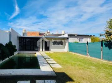 Quinta vacacional · 72m² · 2 Ambientes · 1 Cochera · Casa con Pileta en Alquiler en Don Torcuato, Tigre, G. B. a. Zona Norte