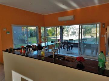 Casa · 265m² · 5 Ambientes · 1 Cochera · Casa en Venta - 4 Dorm. 2 Baños 1 Toilette - 1600 m² - General Rodriguez