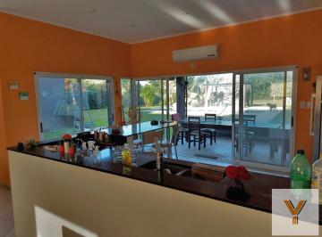 Casa · 265m² · 5 Ambientes · 1 Cochera · Casa en Venta - 4 Dorm. 2 Baños 1 Toilette - 1600 m² - General Rodriguez