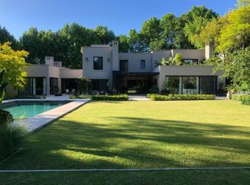 Casa · 675m² · 10 Ambientes · 2 Cocheras · Casa en Las Lomas - Schoenstatt
