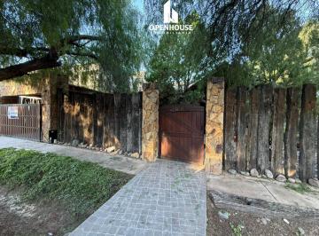 Casa · 295m² · 3 Dormitorios · 1 Cochera · ¡Openhouse Vende Hermosa Casa en El Challao!