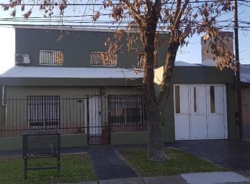 Casa · 188m² · 5 Ambientes · 1 Cochera · Casa - Granadero Baigorria