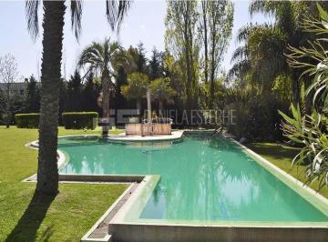 Casa · 450m² · 10 Ambientes · 2 Cocheras · Casa en La Peregrina Estilo Francés en Doble Lote.