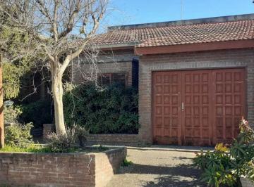 Casa · 127m² · 3 Ambientes · 1 Cochera · Casa en Venta - 2 Dorm. 1 Baño 1 Cochera - La Plata[financiada]