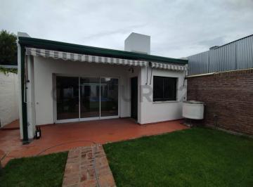 Casa · 143m² · 6 Ambientes · 1 Cochera · 37 Entre 21 y 22. Casa en Venta La Plata.