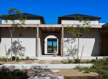 Casa · 309m² · 7 Ambientes · 1 Cochera · Casa en Venta en Pilara, Pilar, G. B. a. Zona Norte