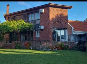 Casa · 300m² · 6 Dormitorios · 2 Cocheras · Venta Chalet Divino Rostro