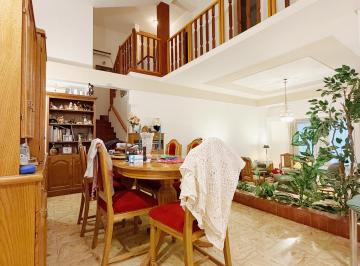 Casa de 11 ambientes, Bahía Blanca · Casa en Venta en Barrio Universitario