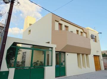 Casa de 11 ambientes, Bahía Blanca · Casa en Venta en Barrio Universitario