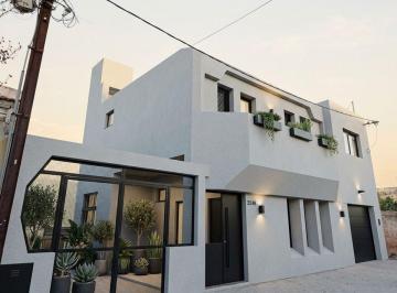 Casa de 11 ambientes, Bahía Blanca · Casa en Venta Barrio Universitario Apta Credito 4 Dorm. Cochera y Patio