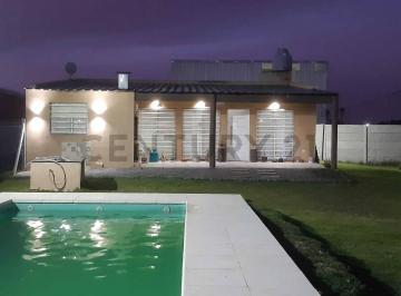 Quinta vacacional · 50m² · 1 Ambiente · Venta Casaquinta con Piscina en Domselaar - Partido San Vicente