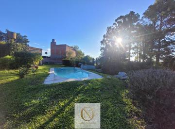 Casa · 74m² · 3 Ambientes · 1 Cochera · Casa