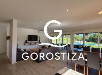 Casa · 225m² · 6 Ambientes · 1 Cochera · Casa en Venta - Costa Esmeralda