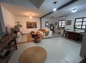 Casa · 300m² · 7 Ambientes · 1 Cochera · Venta Casa Multifamiliar 7 Ambientes Luminosa con Departamento y Parrilla Villa Ballester