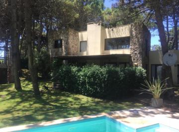 Casa · 290m² · 6 Ambientes · 1 Cochera · Casa en Alquiler Temporal - 4 Dorm. 6 Baños - Pinamar