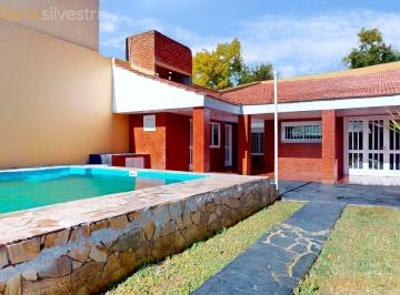 Casa · 224m² · 3 Ambientes · 2 Cocheras · 125 Entre 6 y 6e (63 y 64) Berisso - Casa de Dos Dorm. y Piscina en Venta