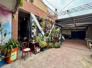 Casa · 193m² · 4 Ambientes · 8 Cocheras · Venta Galpon con Casa Caseros
