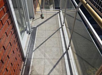 Departamento de 3 ambientes, Parque Patricios · 3amb Av Garay 3100 Edificio en Esquina Ne Split Estufas Baulera Bajas Expensas
