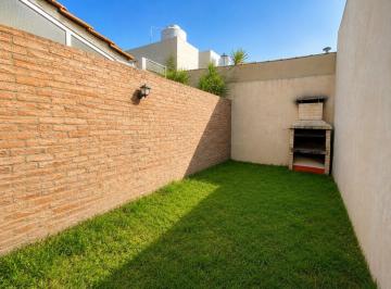 Casa · 60m² · 3 Ambientes · 1 Cochera · Duplex 3 Amb C/cochera, Jardín, Lavadero y Altillo