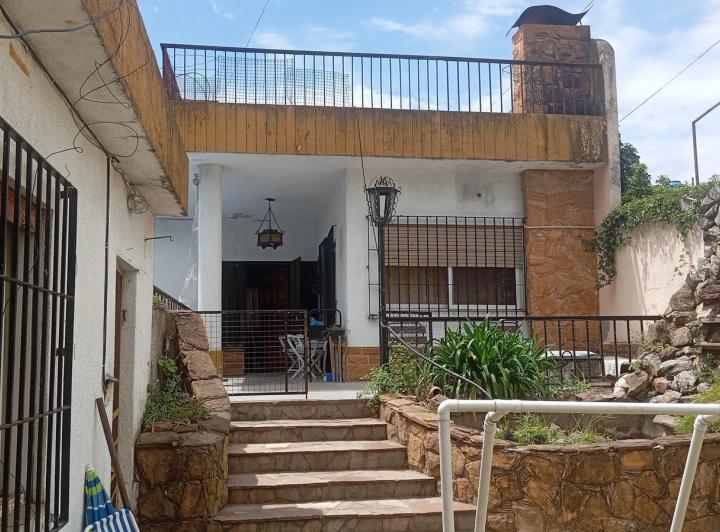 Casa · 183m² · 4 Ambientes · 2 Cocheras