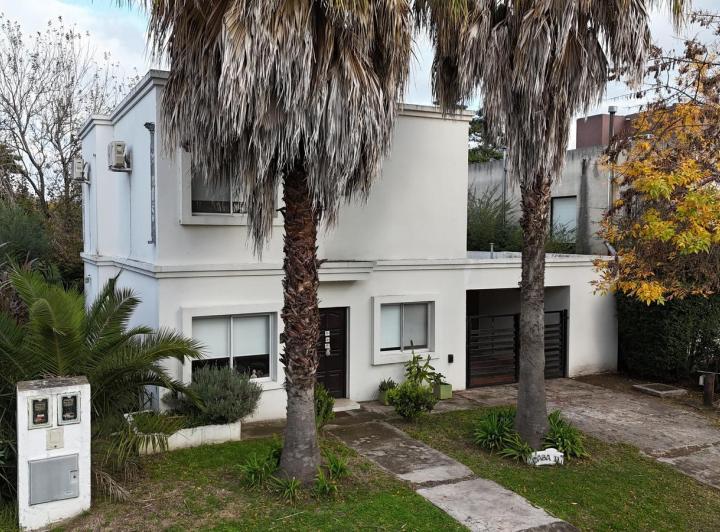 Casa · 167m² · 5 Ambientes · 2 Cocheras