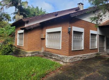 Casa · 180m² · 47 Ambientes · 2 Cocheras · Casa en Camino General Belgrano y 44 por Calle 480 2 Dormis