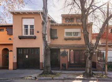 Casa · 151m² · 4 Ambientes · 1 Cochera · Venta Casa 4 Ambientes con Jardin y Cochera Olivos