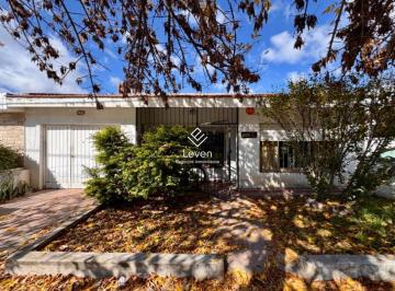 Casa · 162m² · 5 Ambientes · 2 Cocheras · Casa 3 Dorm. Apto Crédito Residencial Velez Sarsfield