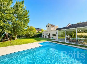 Casa · 185m² · 4 Ambientes · 5 Cocheras · Casa - Campos de Alvarez
