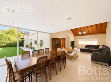Casa · 185m² · 4 Ambientes · 5 Cocheras · Casa - Campos de Alvarez