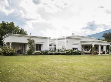 Casa · 552m² · 5 Ambientes · 2 Cocheras · Casa en Venta - San Lorenzo
