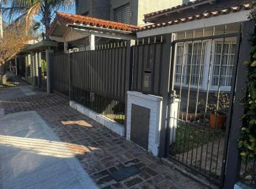 Casa de 5 ambientes, Tres de Febrero · Hermoso Chalet con Pileta, Tres Habiraciones 10x20 Aviador Post 6800 Ciudad Jardin