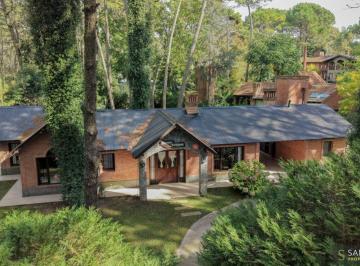 Casa de 5 ambientes, Cariló · Casa en Una Planta - Lote de 1312 m² - Piscina Climatizada - Cariló