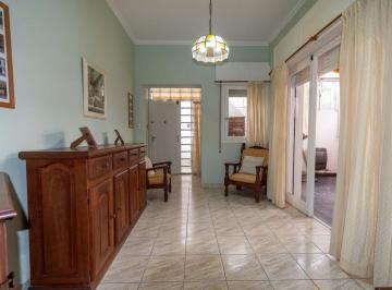 PH · 110m² · 5 Ambientes · Venta Casa de Pasillo 3 Dorm. Rep Sexta