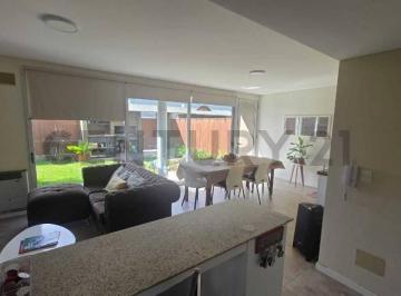 Casa · 200m² · 4 Ambientes · 2 Cocheras · Casa en Alquiler en Fincas de Hudson - Berazategui