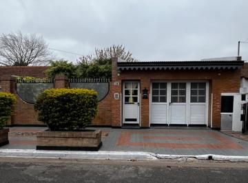 Casa de 5 ambientes, La Plata · Casa en Venta en Barrio Monasterio 3 Dorm. y Amplios Espacios Verdes