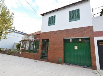 Casa · 88m² · 3 Ambientes · 1 Cochera · Casa Chalet en Venta en Paternal, Capital Federal, Buenos Aires