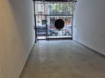 Local comercial · 45m² · Local con Entrepiso en Recoleta Excelente