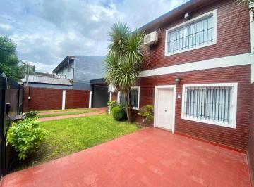 Casa de 5 ambientes, Morón · Chalet de Buena Construccion Refaccionado a Nuevo en Zona de Castelar Sur a Pocas Cuadras del Centro