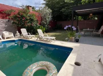 Casa · 200m² · 4 Ambientes · 2 Cocheras · Casa en Venta de 4 Ambientes en Ituzaingo Norte