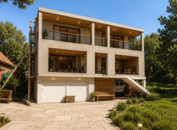 Casa de 7 ambientes, Cariló · Casa en Construcción en Cariló con 6 Dorm. a 3 Cuadras del Mar