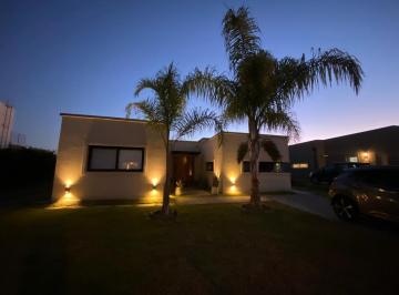Casa · 129m² · 3 Ambientes · Venta Casa Islas El Canton