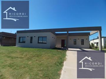 Casa · 168m² · 5 Ambientes · 2 Cocheras · Venta Casa con 3 Dorm. en Medal Country Club