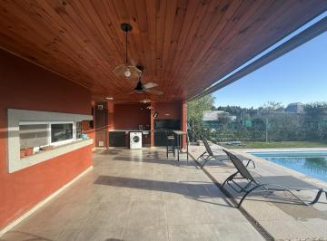 Casa · 173m² · 7 Ambientes · 3 Cocheras · Casa de 3 Dorm., Dos Cocheras, Jardín y Pileta